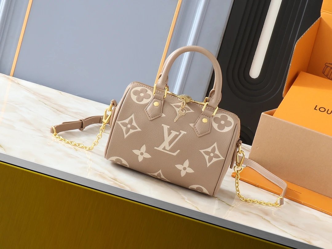 VL Handbags (24)