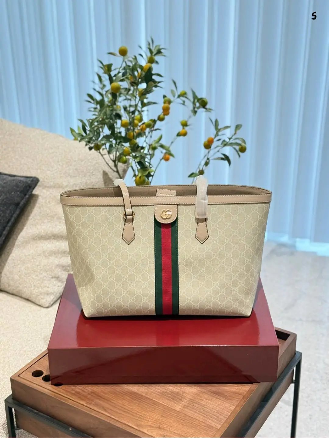 GUC Handbags (2)
