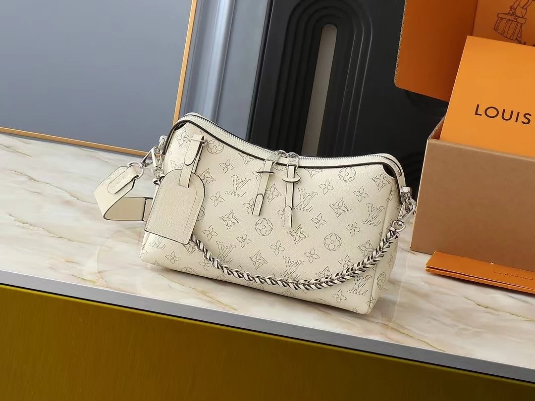 VL Crossbody Bags (16)