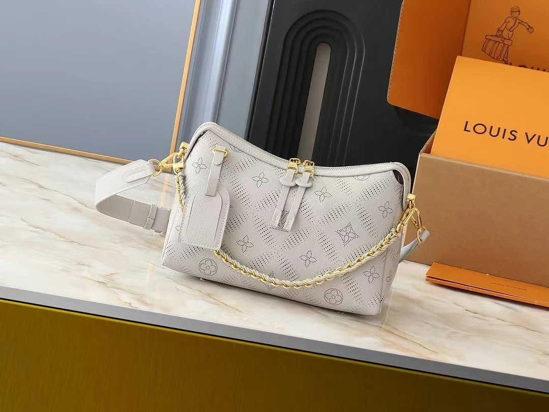 VL Crossbody Bags (16)